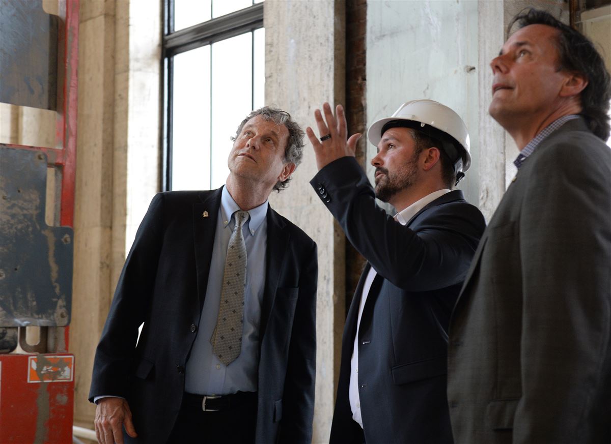 Senator Sherrod Brown at construction site